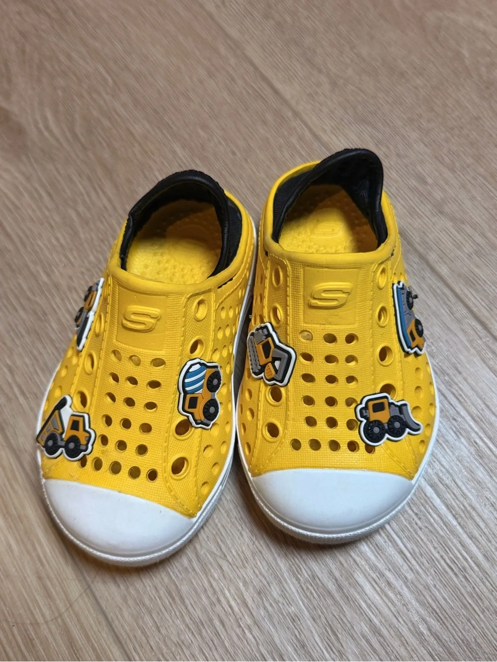 Skechers Kids Yellow Construction Truck Clogs Slip On Shoes Size 5